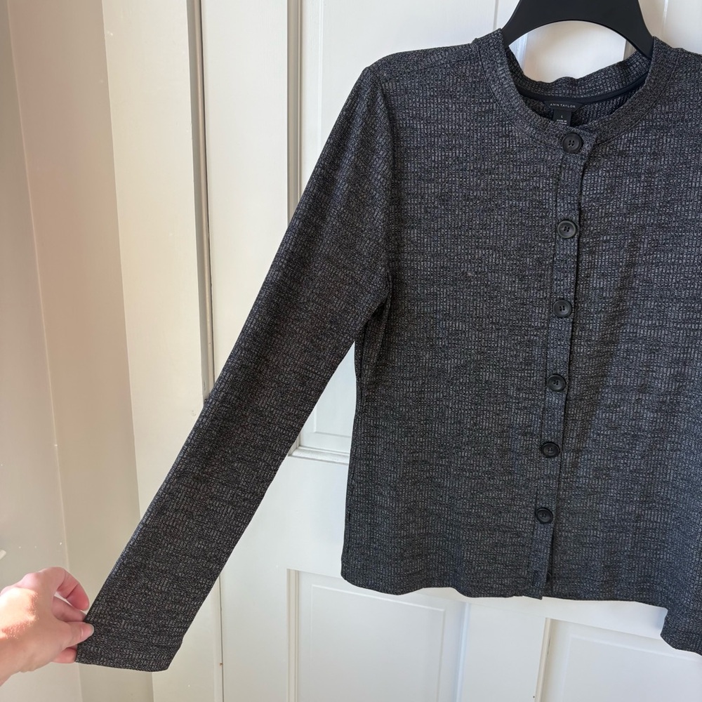 ANN TAYLOR Silky Charcoal Heather Gray Button-Down Cardigan Top Size L - Picture 2 of 4